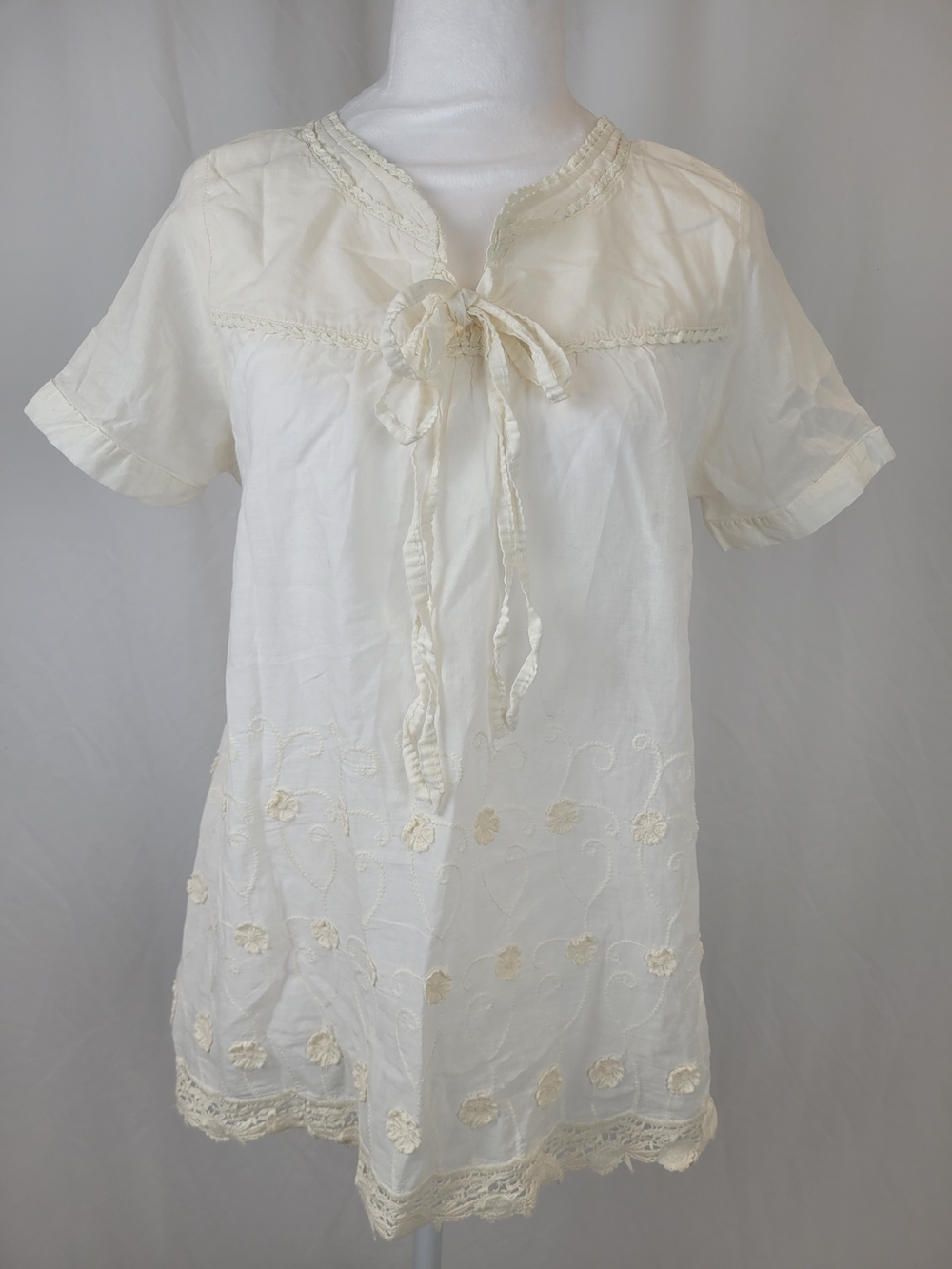 NWOT Women’s Cream Embroidered Tie-Neck Tunic Top
